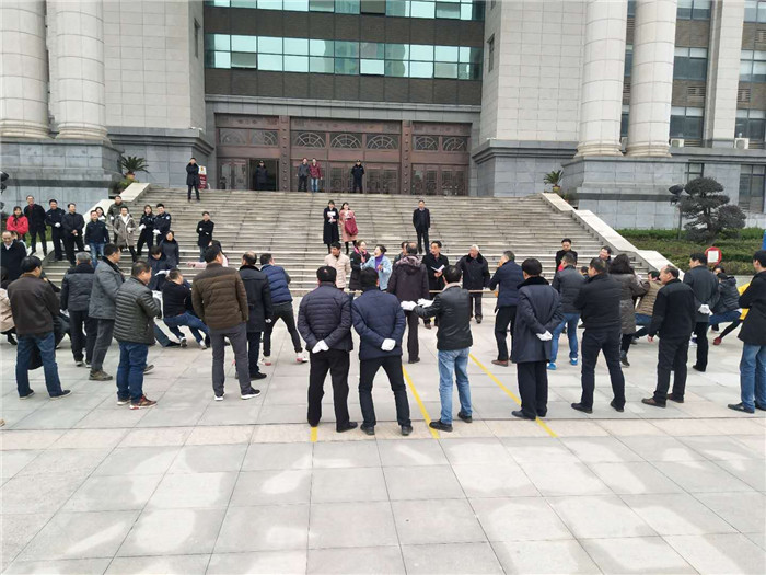 12月14日大冶法院工会组织拔河比赛 (8).jpg