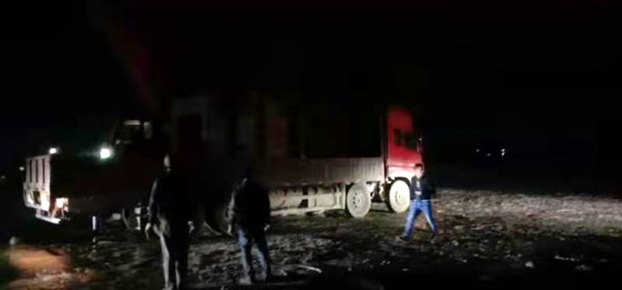 大冶法院执行干警7天扣押设备30多台拆挖废钢500余吨 (7).jpg