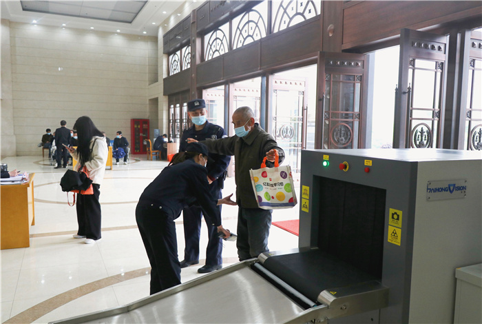 大冶法院开展“一把手”开门大接访活动 (8).jpg