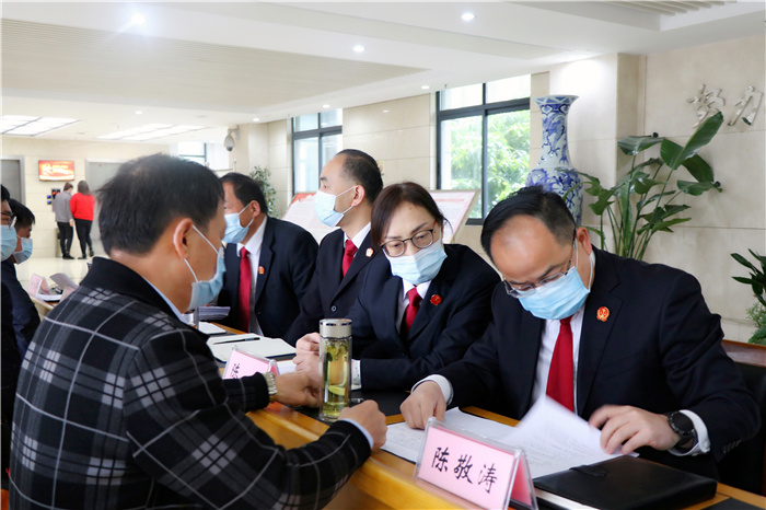 大冶法院开展“一把手”开门大接访活动 (2).jpg