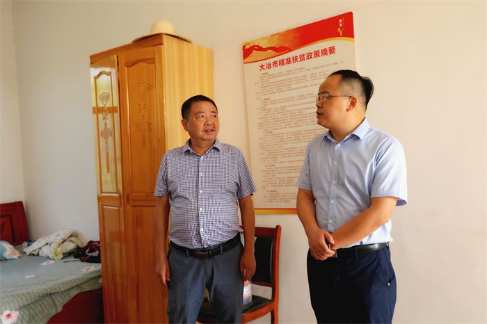 大冶法院党组书记、院长陈敬涛赴还地桥镇南石村调研指导乡村振兴工作 (2).jpg 大冶法院党组书记、院长陈敬涛赴还地桥镇南石村调研指导乡村振兴工作 (2).jpg