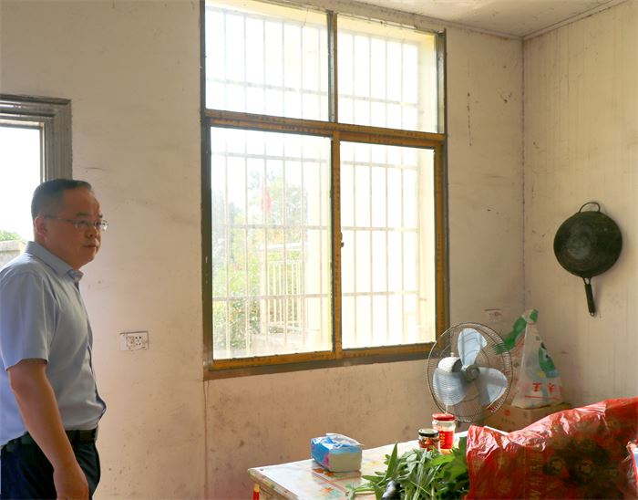 大冶法院党组书记、院长陈敬涛赴还地桥镇南石村调研指导乡村振兴工作 (4).jpg 大冶法院党组书记、院长陈敬涛赴还地桥镇南石村调研指导乡村振兴工作 (4).jpg