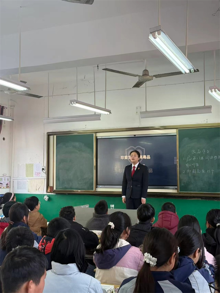 冯蔚.jpg 冯蔚.jpg